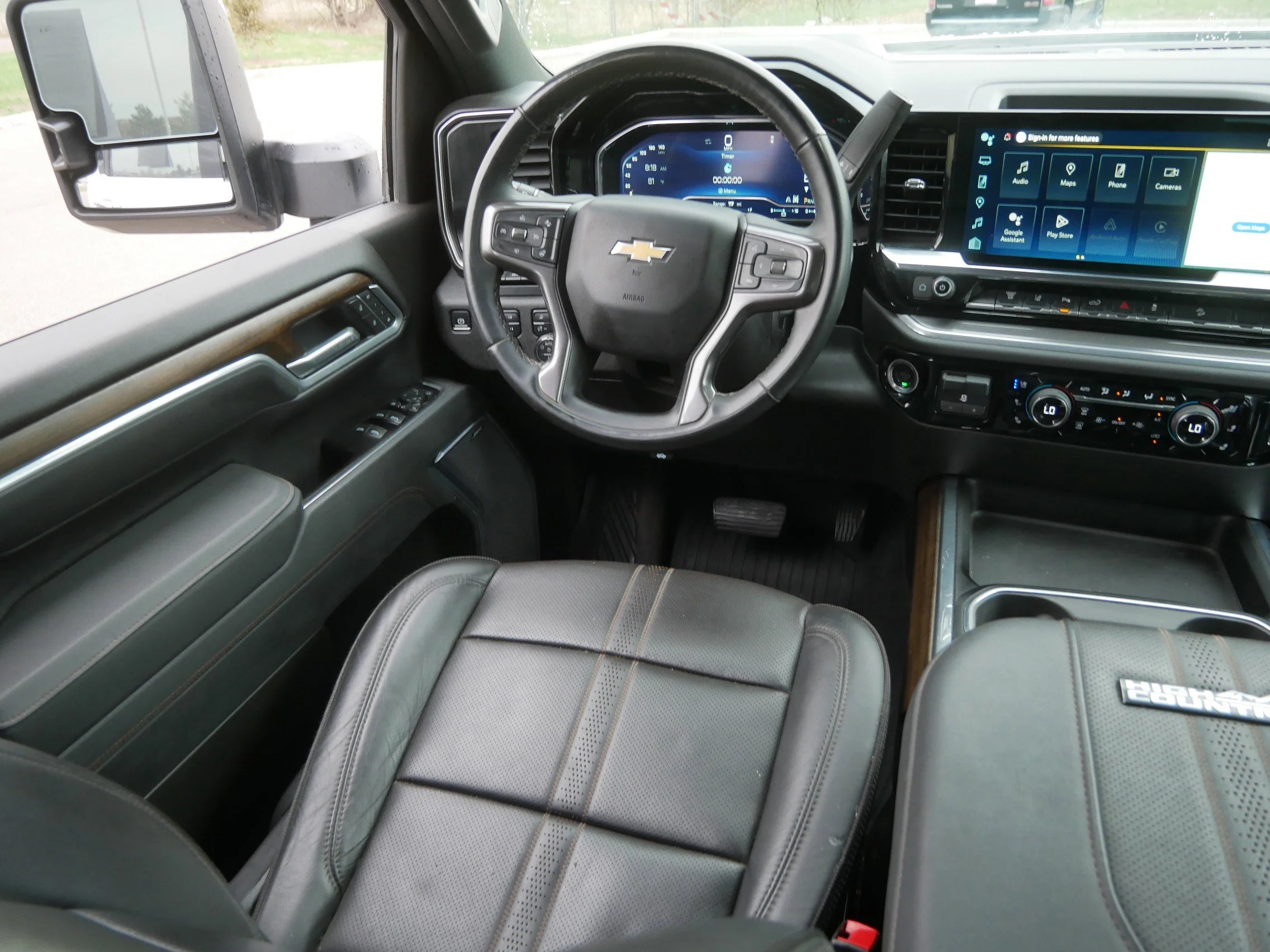 Used 2025 Iridescent Pearl Tricoat Chevrolet High Country image 9