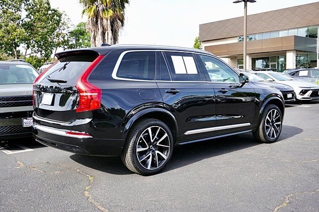 Used 2025 Black Volvo B6 Plus 6-Seater image 7