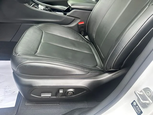 Used 2022 White Jeep 4xe image 11