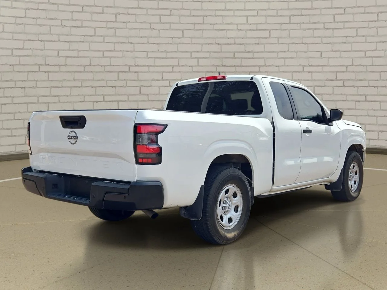 Used 2023 Glacier White Nissan S image 4