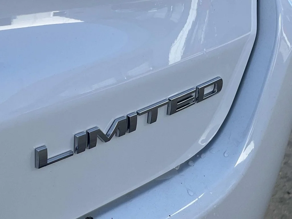 Used 2022 White Jeep Limited image 11