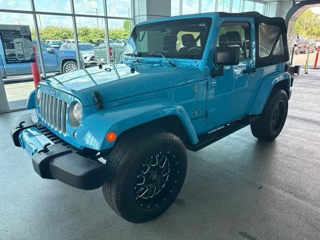 Used 2017 Chief Clearcoat Jeep Sahara image 3