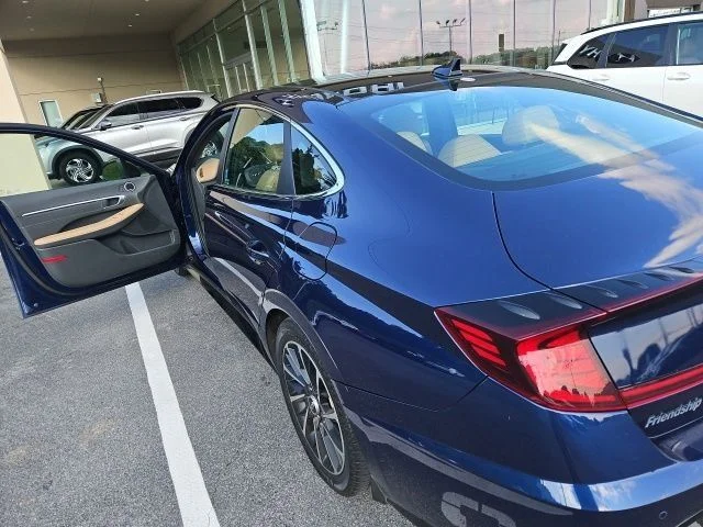 Used 2021 Blue Hyundai Limited image 5