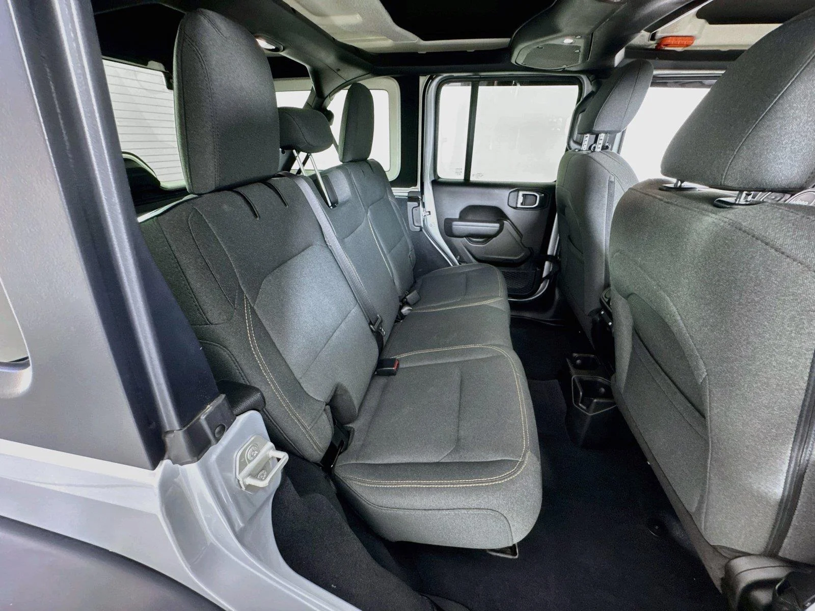Used 2024 Silver Zynith Clearcoat Jeep Sport S image 24