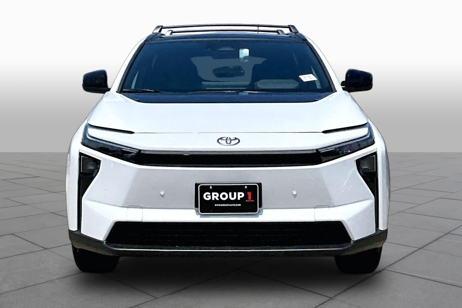 New 2026 Wind Chill Pearl Toyota XLE image 3