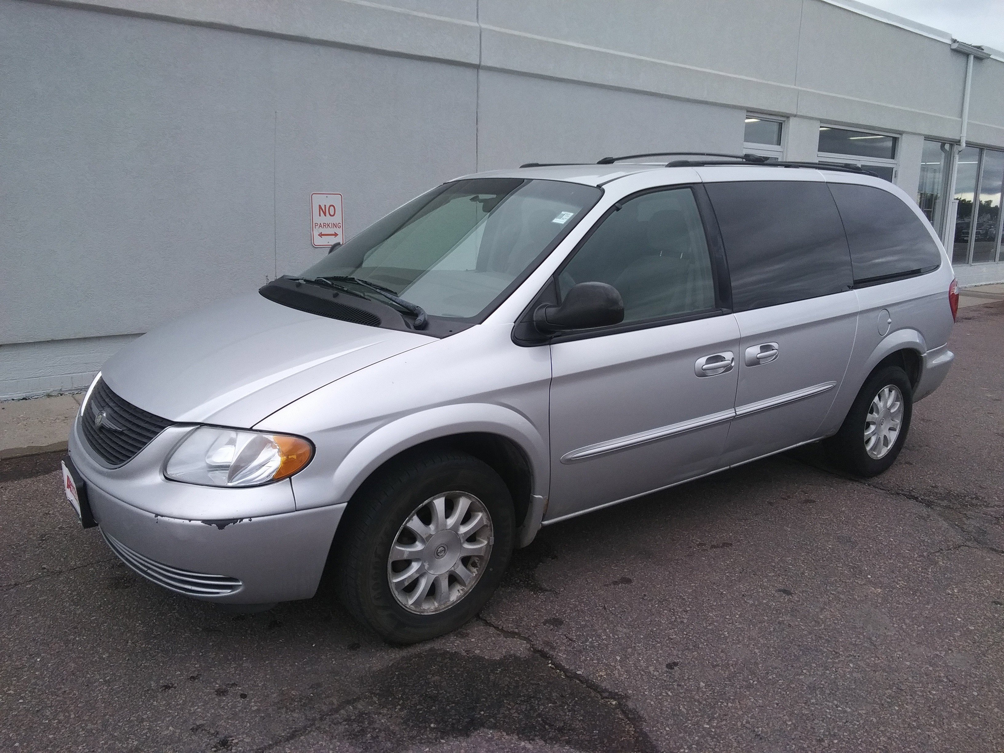 Used 2003 Chrysler Town & Country LX with VIN 2C4GP44L43R192362 for sale in Aberdeen, SD