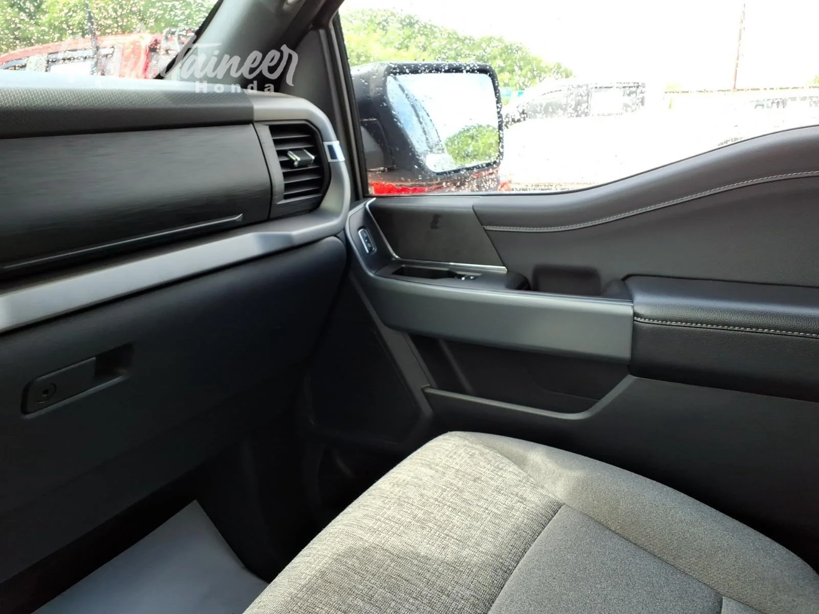 Used 2024 Oxford White Ford XLT image 39