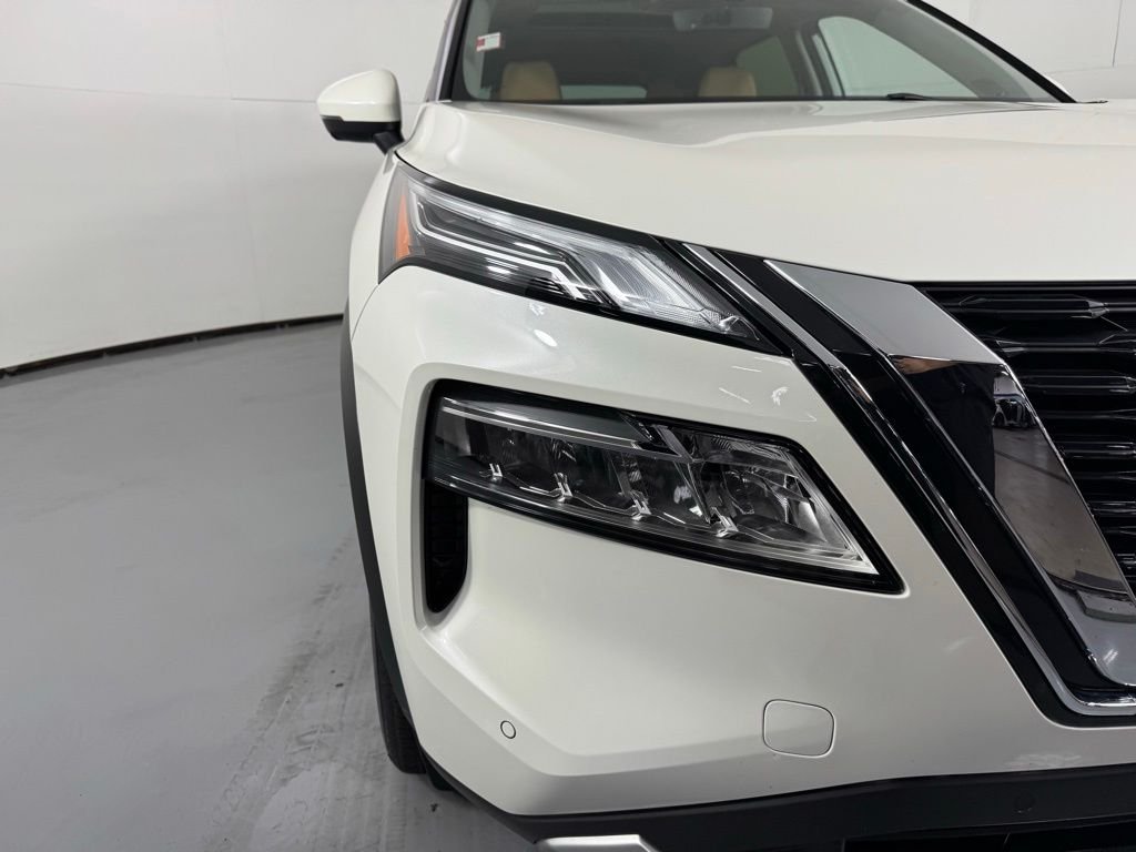 Used 2023 Pearl White Tricoat Nissan Platinum image 8
