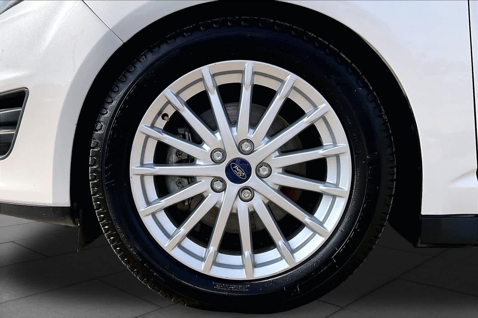 Used 2015 White Platinum Metallic Tri-Coat Ford SEL image 10