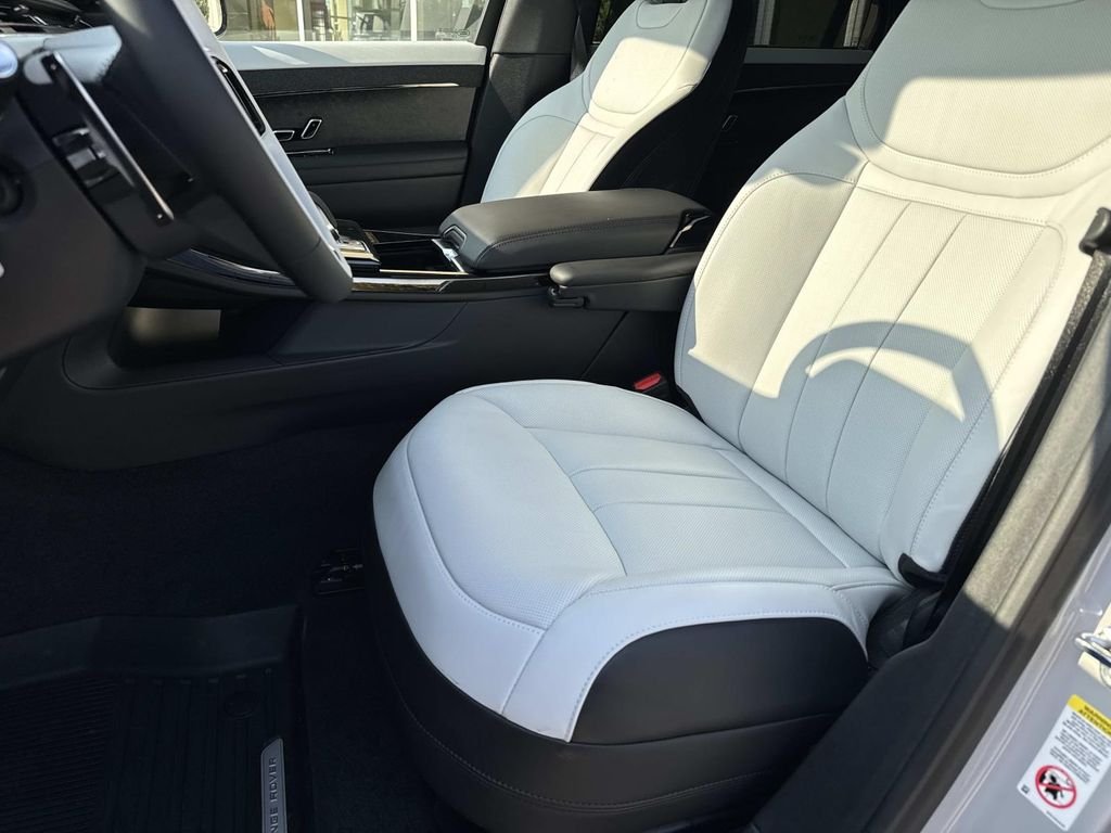 New 2026 Borasco Grey Land Rover Dynamic SE image 10