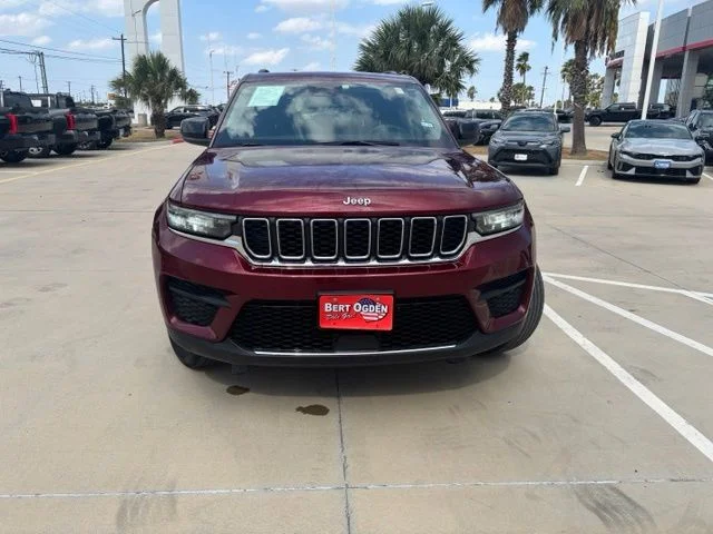 Used 2024 Red Jeep Laredo image 2