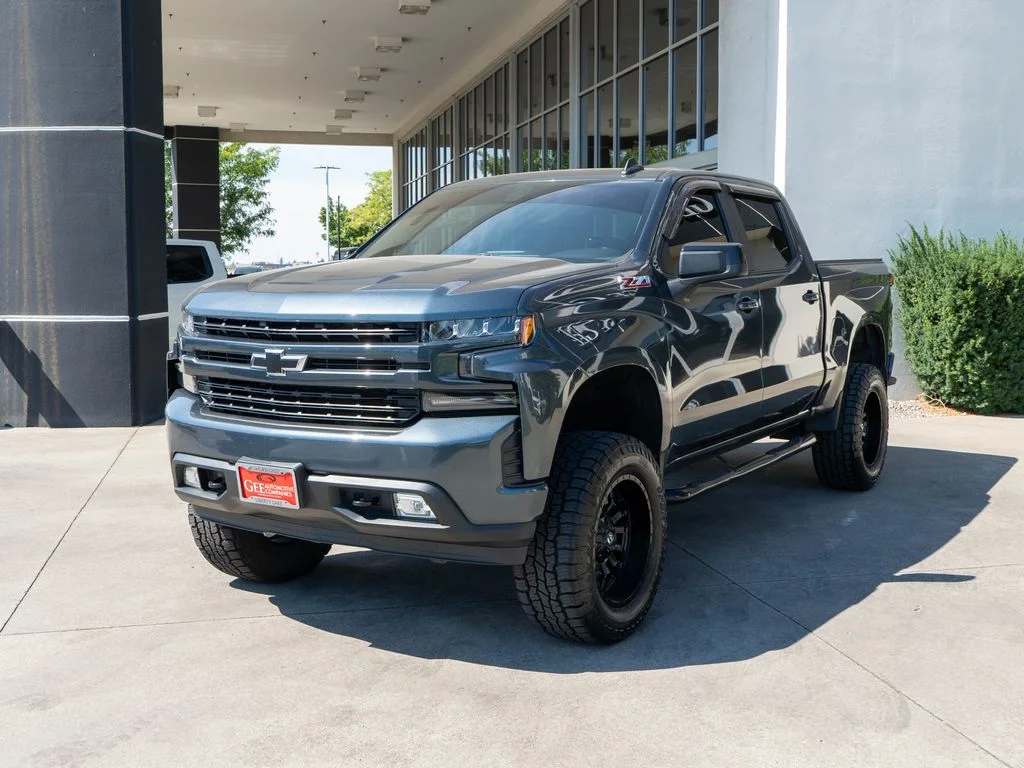 Used 2019 Gray Chevrolet RST image 3