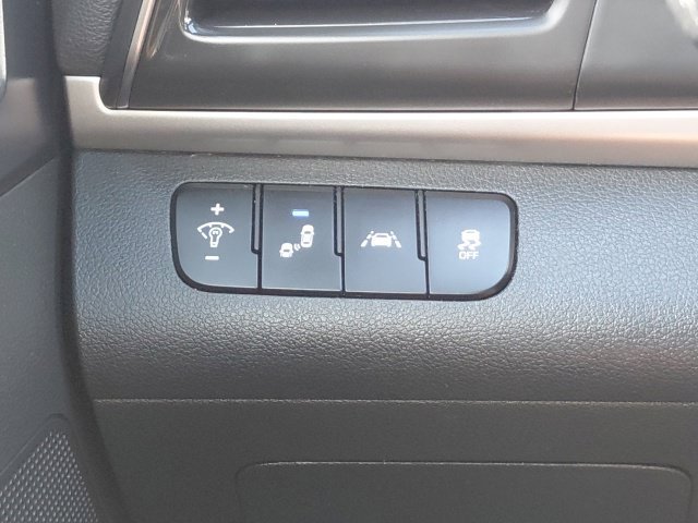 Used 2020 Phantom Black Hyundai Value Edition image 21