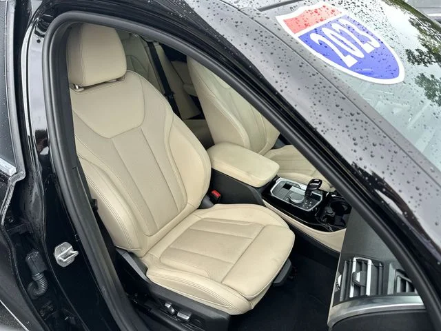 Used 2023 Black BMW xDrive30i image 28