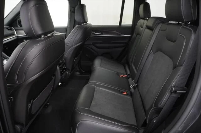 New 2026 Baltic Gray Metallic Clear-Coat Exterior Paint Jeep Laredo image 17