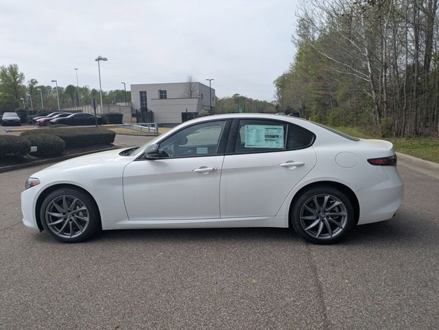 New 2025 Milano White Exterior Paint Alfa Romeo Base image 3