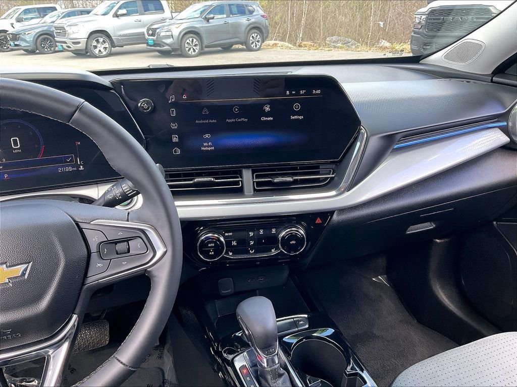 Used 2025 White Chevrolet LT image 17