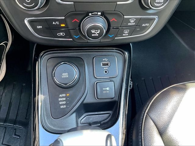Used 2018 Blue Jeep Altitude image 27