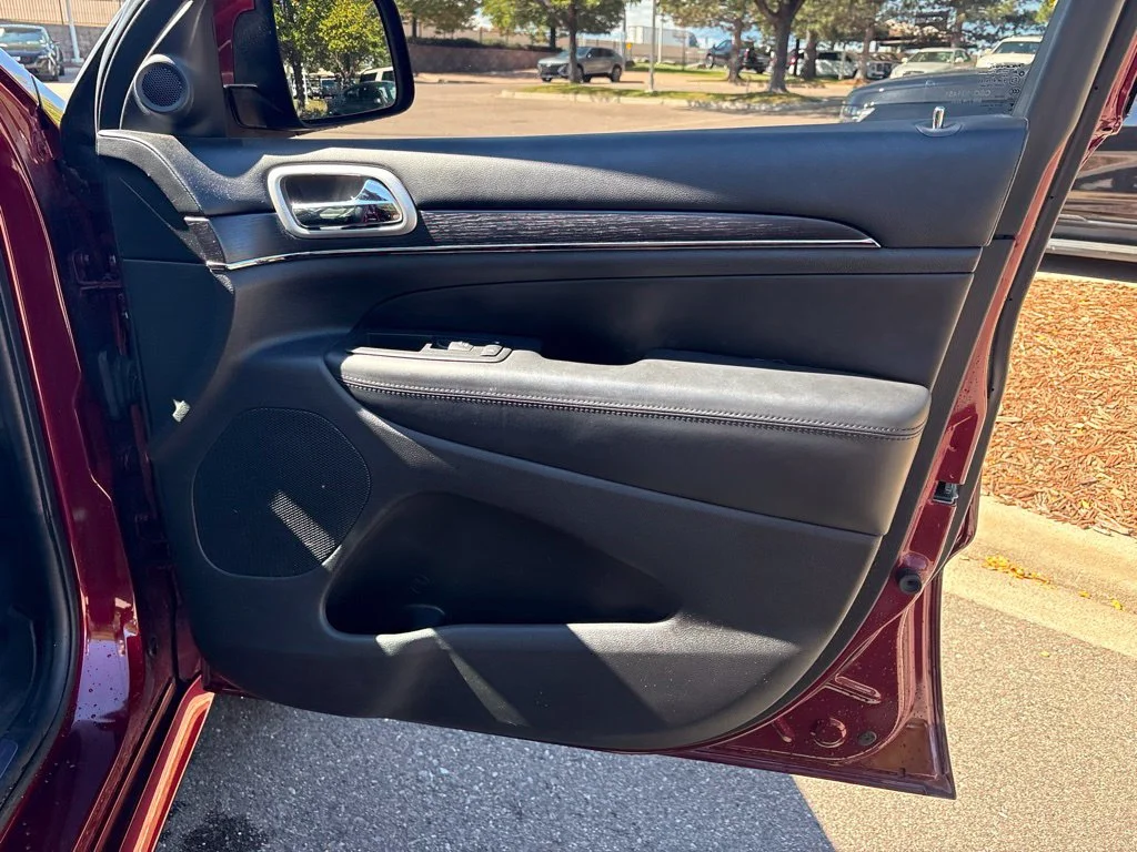 Used 2018 Red Jeep Overland image 25