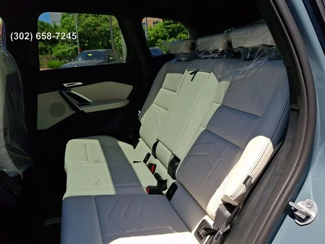 New 2026 Cape York Green Metallic BMW xDrive28i image 9
