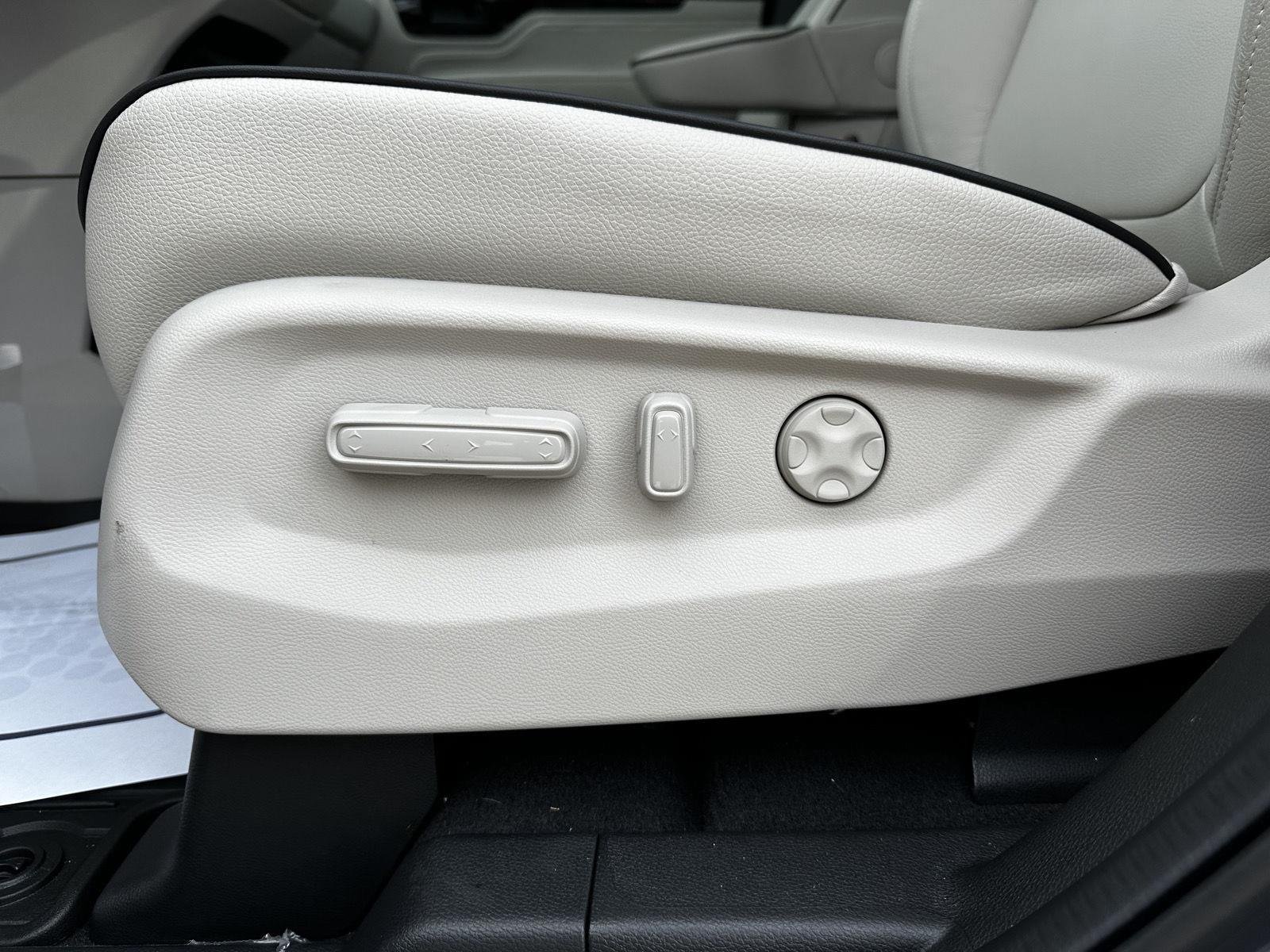 Used 2026 Smoke Blue Pearl Honda Touring image 8