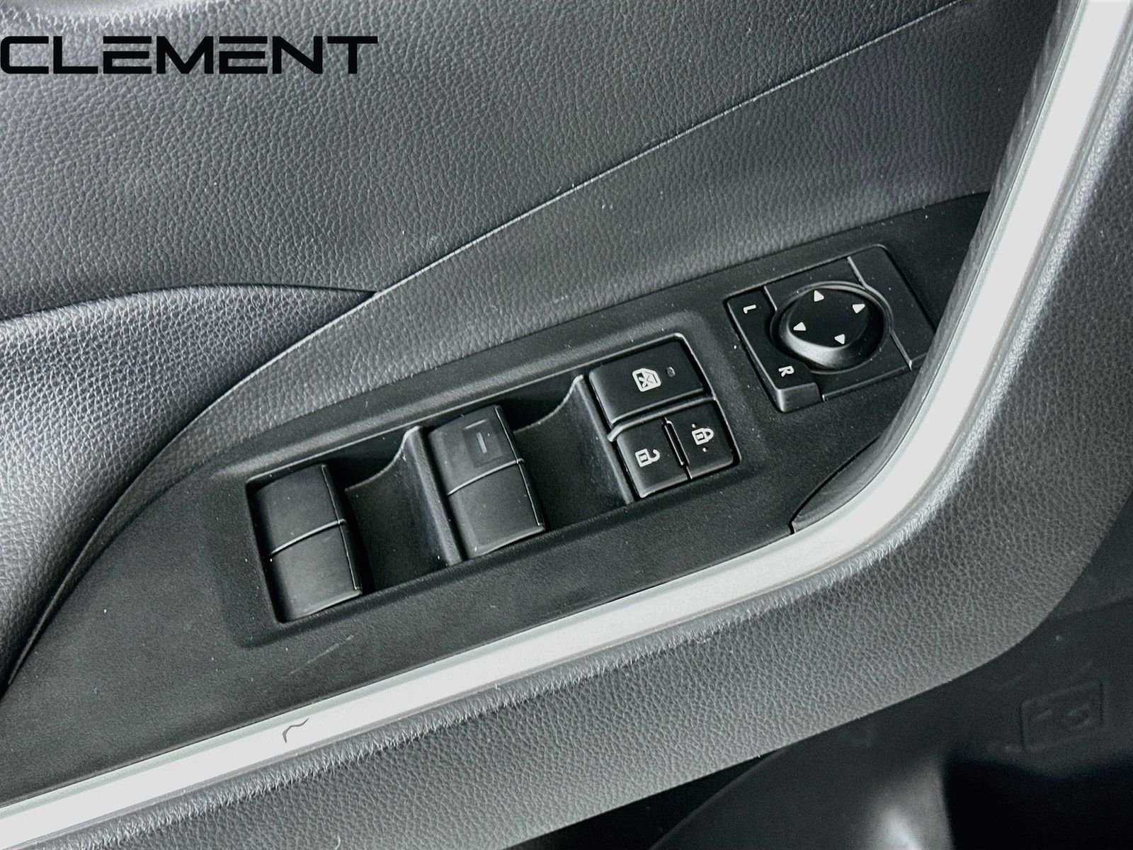 2024 Toyota RAV4 LE - Photo 24