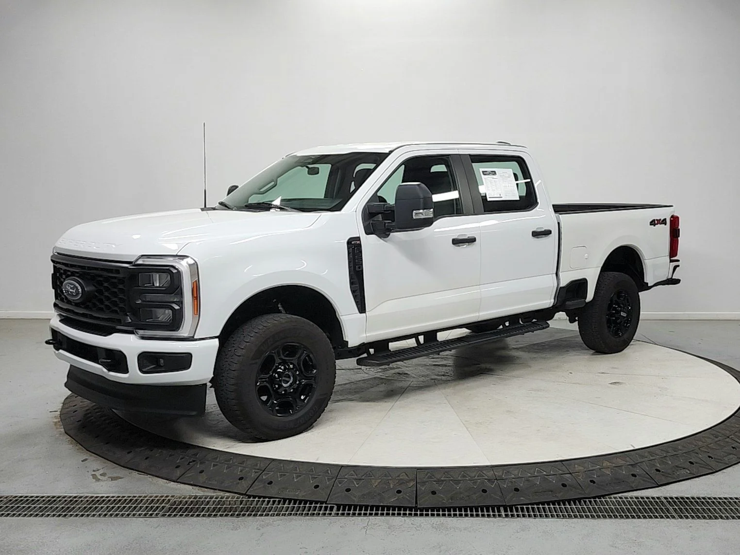 Used 2023 White Ford XL image 3