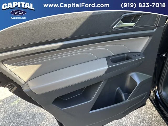 Used 2023  Volkswagen 3.6L V6 SE w/Technology image 17