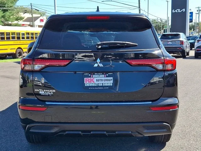 Used 2022 Black Mitsubishi ES image 6