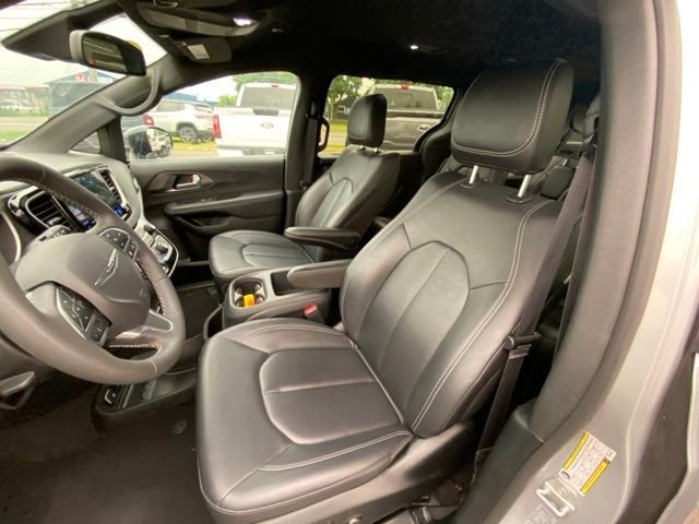 Used 2026 Silver Chrysler Select image 12