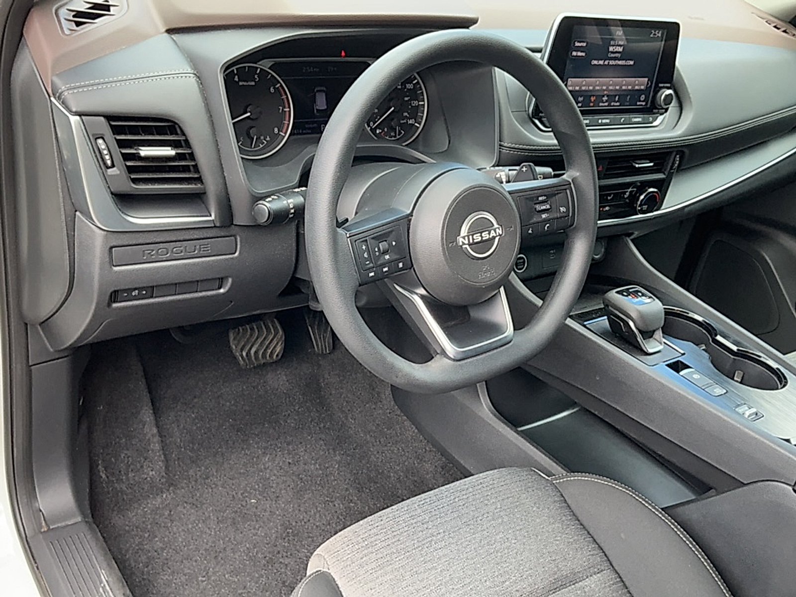 Used 2022 Glacier White Nissan S FWD image 7