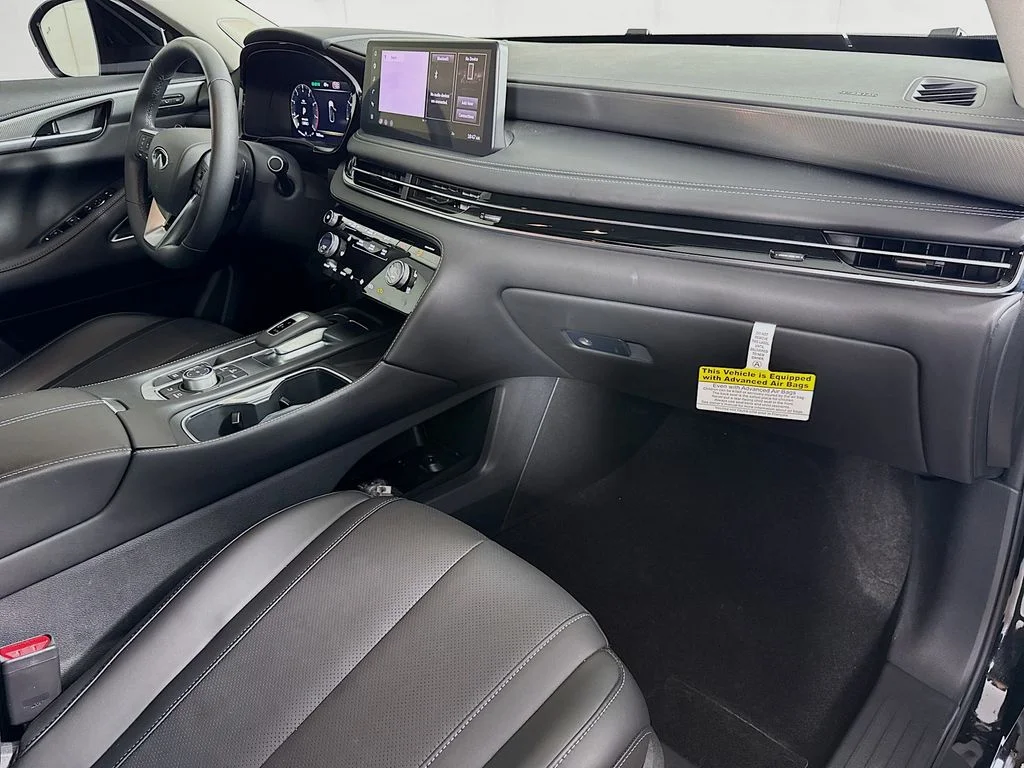 Certified Used 2026 Black INFINITI LUXE image 39