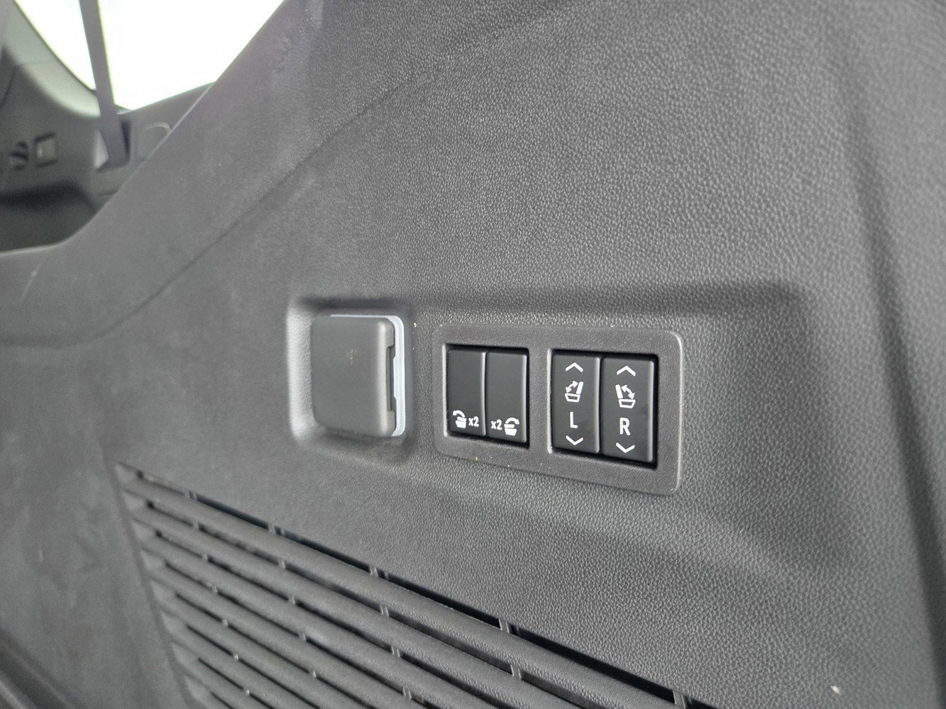 2026 Chevrolet Suburban Premier - Photo 24