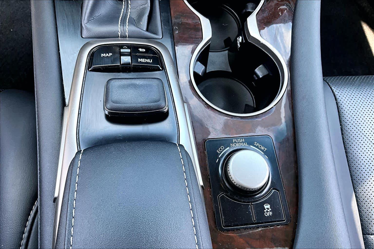Used 2019 Atomic Silver Lexus  image 33