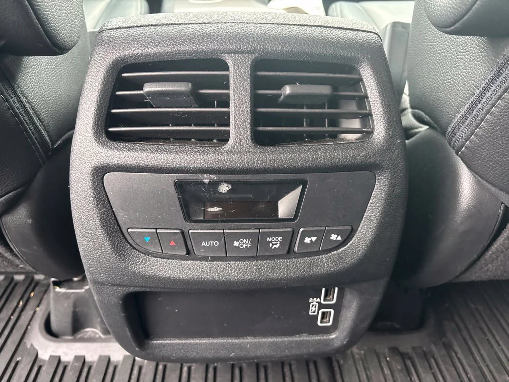 Used 2022 White Honda EX-L image 22