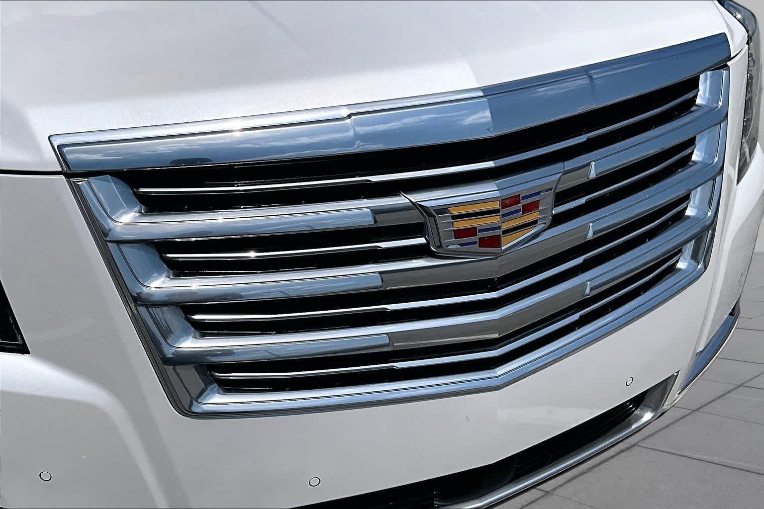 Used 2020 Crystal White Tricoat Cadillac Platinum image 30