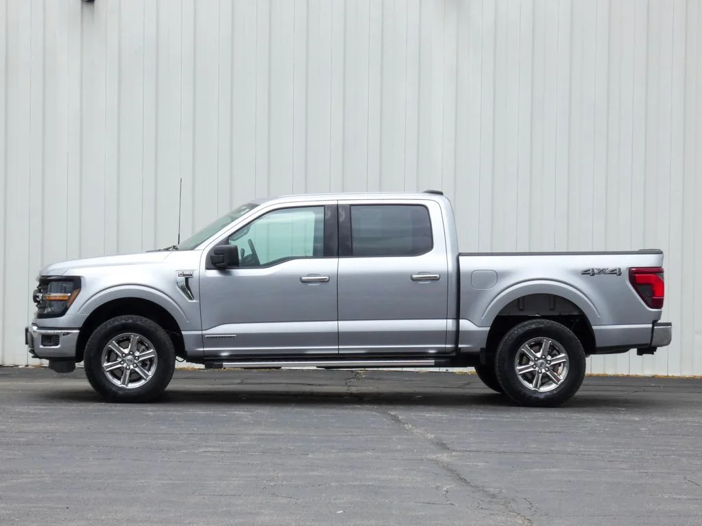 Used 2025 Silver Ford XLT image 36