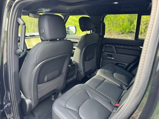 New 2026 Santorini Black Land Rover X-Dynamic SE image 13