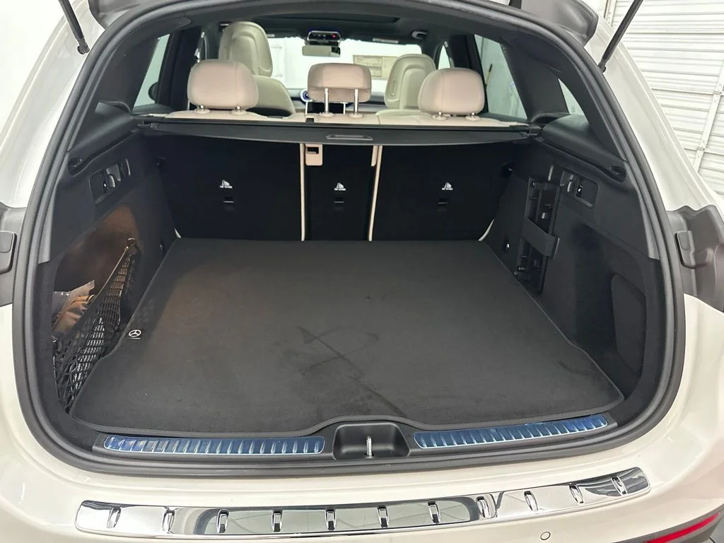 New 2027 White Mercedes-Benz GLC 300 image 27