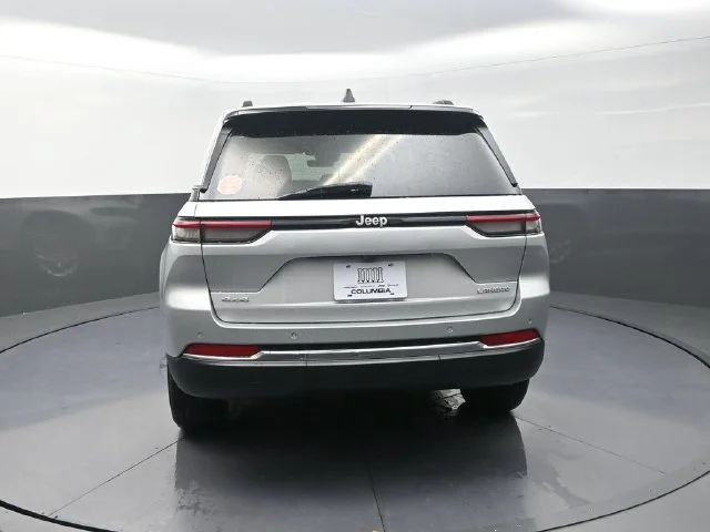New 2026 Silver Zynith Exterior Paint Jeep Laredo X image 7