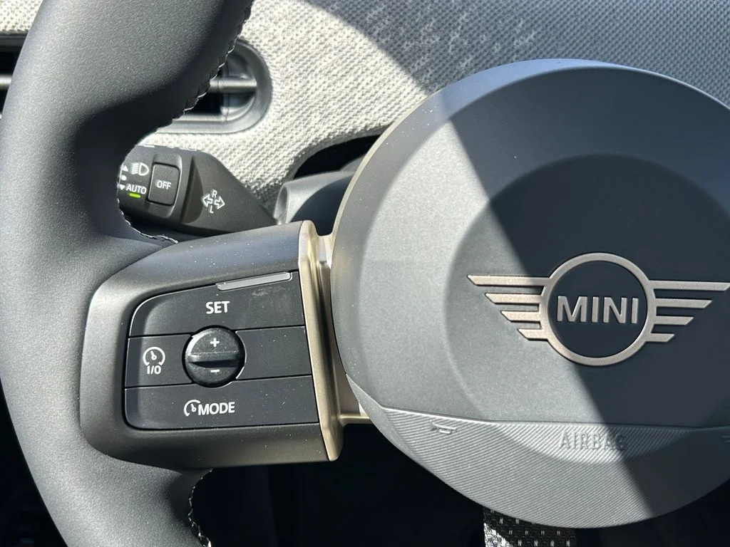 New 2026 Midnight Black II Metallic MINI Iconic image 19