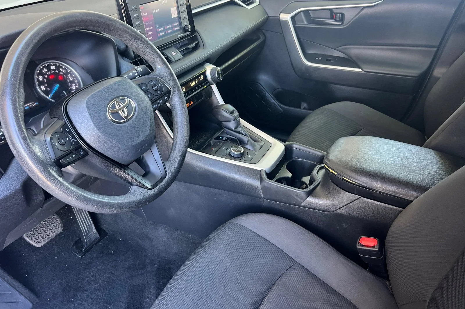 Used 2021 White Toyota Hybrid LE image 10