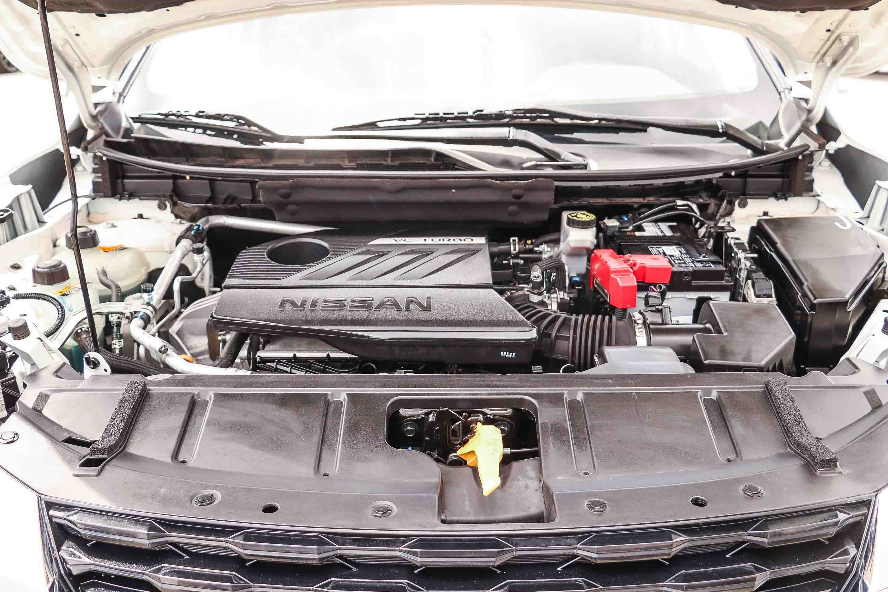Used 2023 Glacier White Nissan S image 26