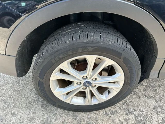 Used 2019 Black Ford SE image 51