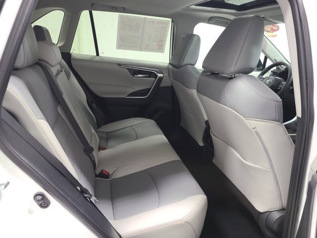 Certified Used 2024 Pearl Toyota XLE Premium image 15