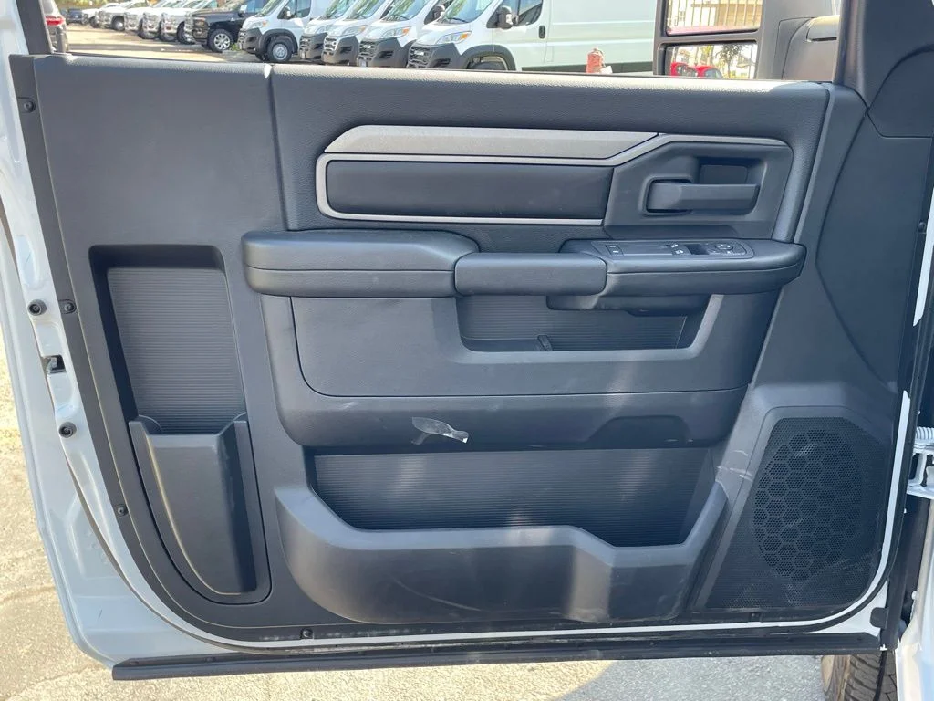 2025 RAM 3500 Chassis Tradesman - Photo 13