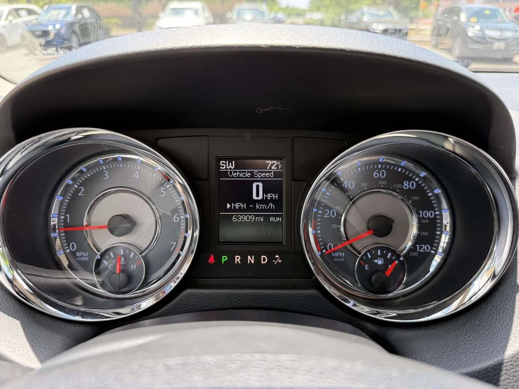 2015 Chrysler Town & Country Touring - Photo 25