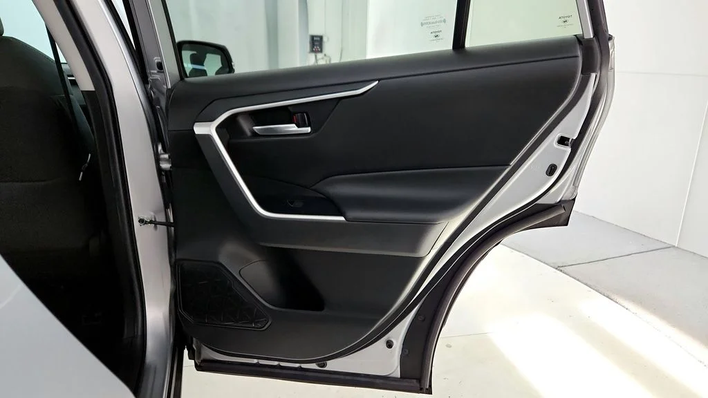 Certified Used 2022 Silver Toyota XLE image 19