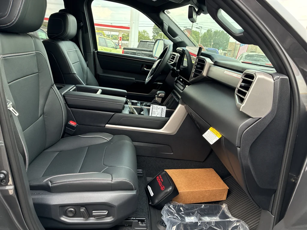 2026 Toyota Tundra Limited - Photo 14