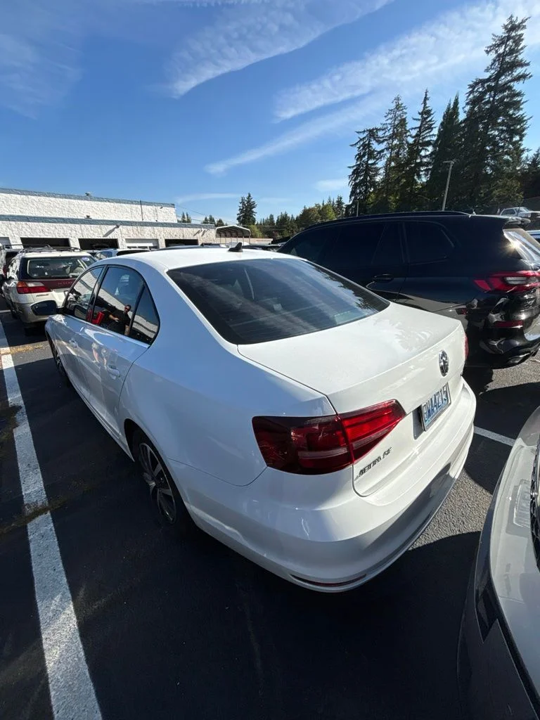 Used 2017 White Volkswagen 1.4T SE image 4